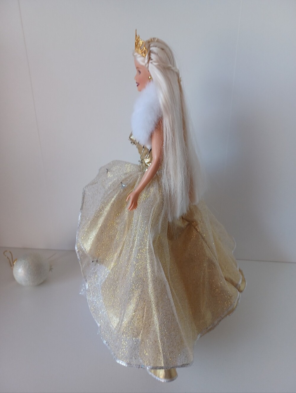 Celebration Barbie Special 2000 Edition Gold Dress With Stand‎ And Ornament Toy - Picture 5 of 9